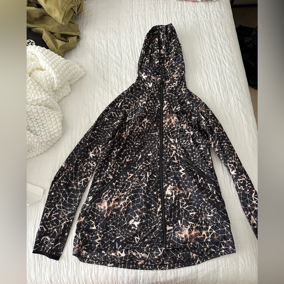 Lululemon Windbreaker - Picture 1 of 4